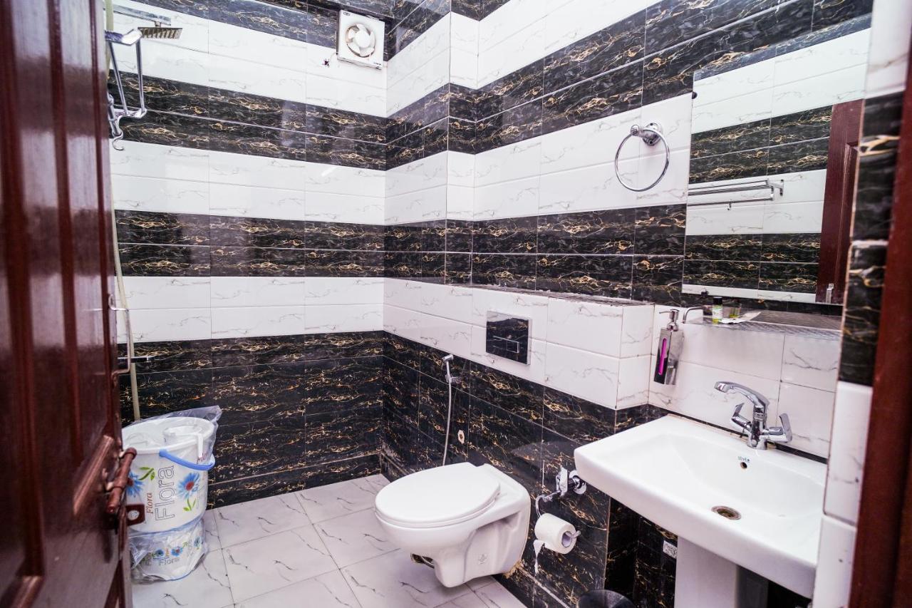 Golden Residency Hotel New Delhi Buitenkant foto