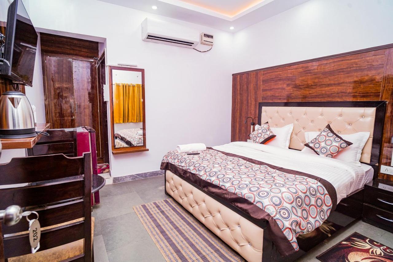 Golden Residency Hotel New Delhi Buitenkant foto