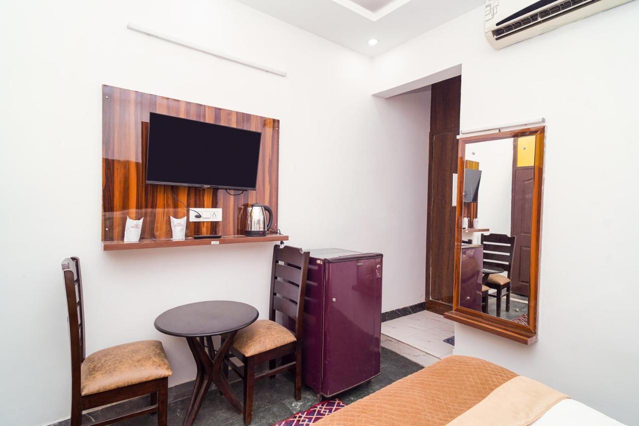 Golden Residency Hotel New Delhi Buitenkant foto