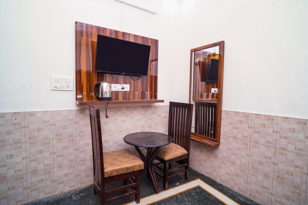 Golden Residency Hotel New Delhi Buitenkant foto