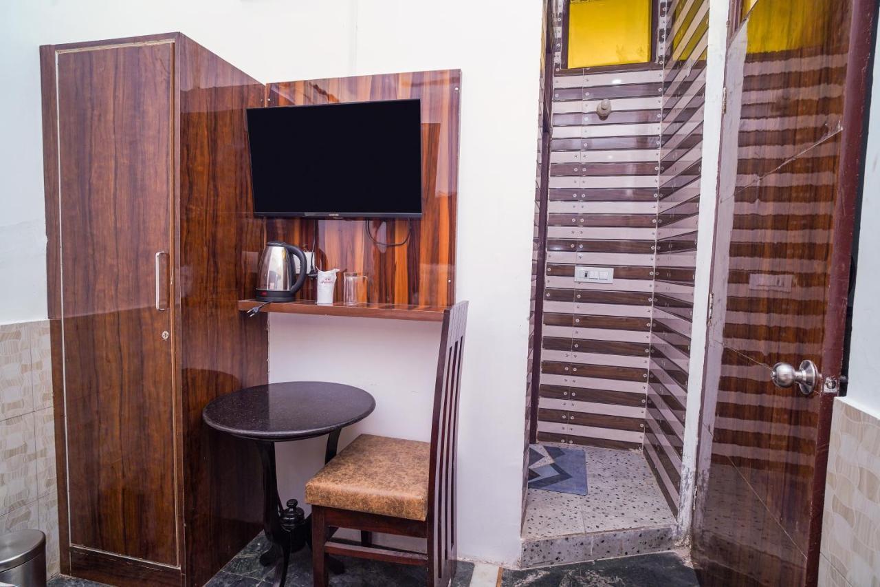 Golden Residency Hotel New Delhi Buitenkant foto