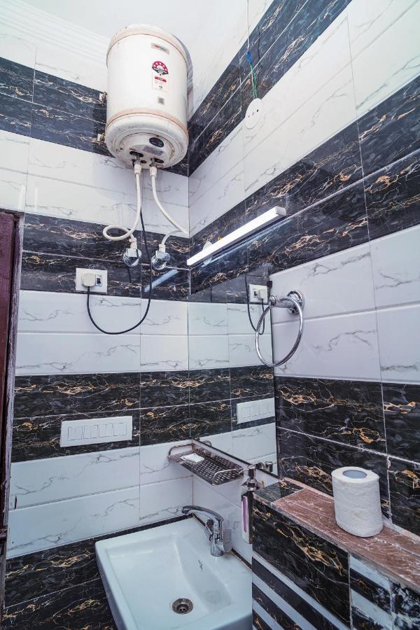 Golden Residency Hotel New Delhi Buitenkant foto