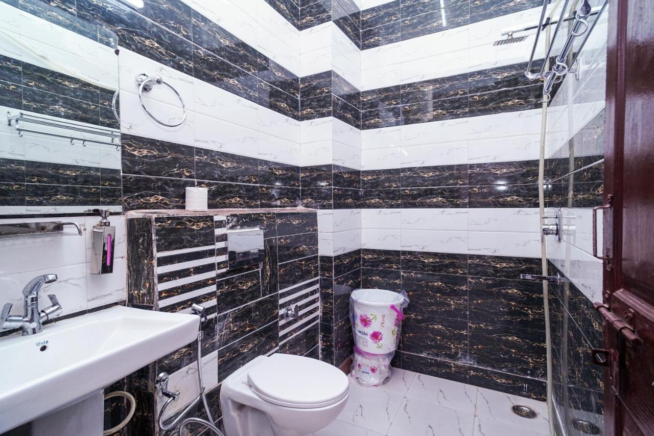 Golden Residency Hotel New Delhi Buitenkant foto