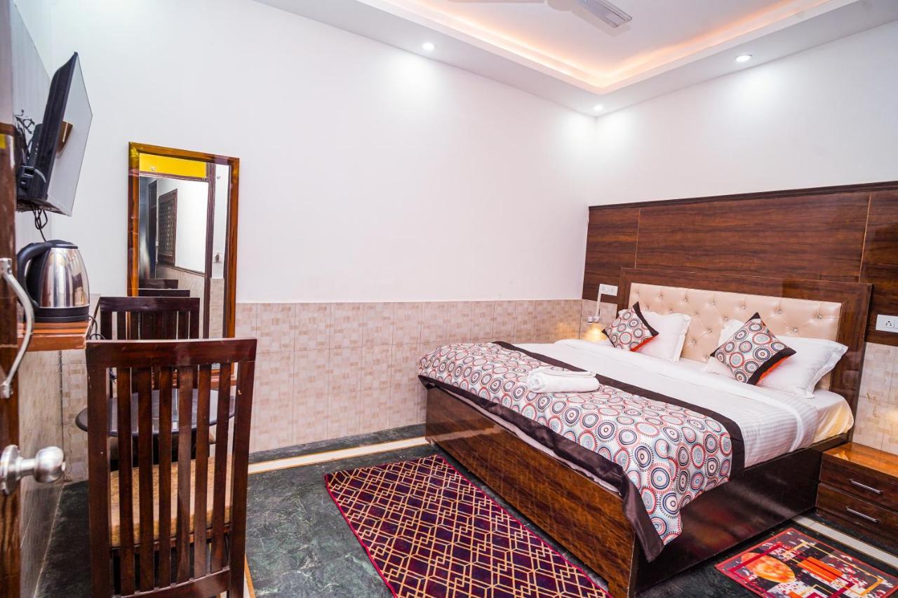 Golden Residency Hotel New Delhi Buitenkant foto