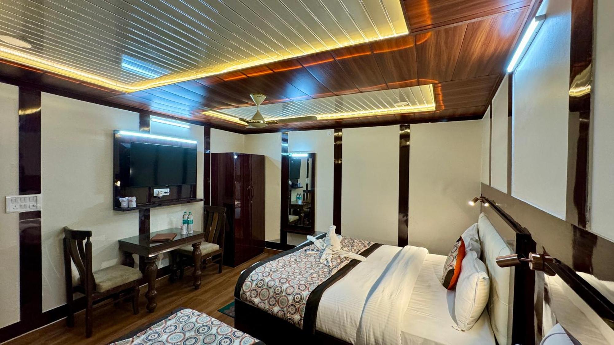 Golden Residency Hotel New Delhi Buitenkant foto