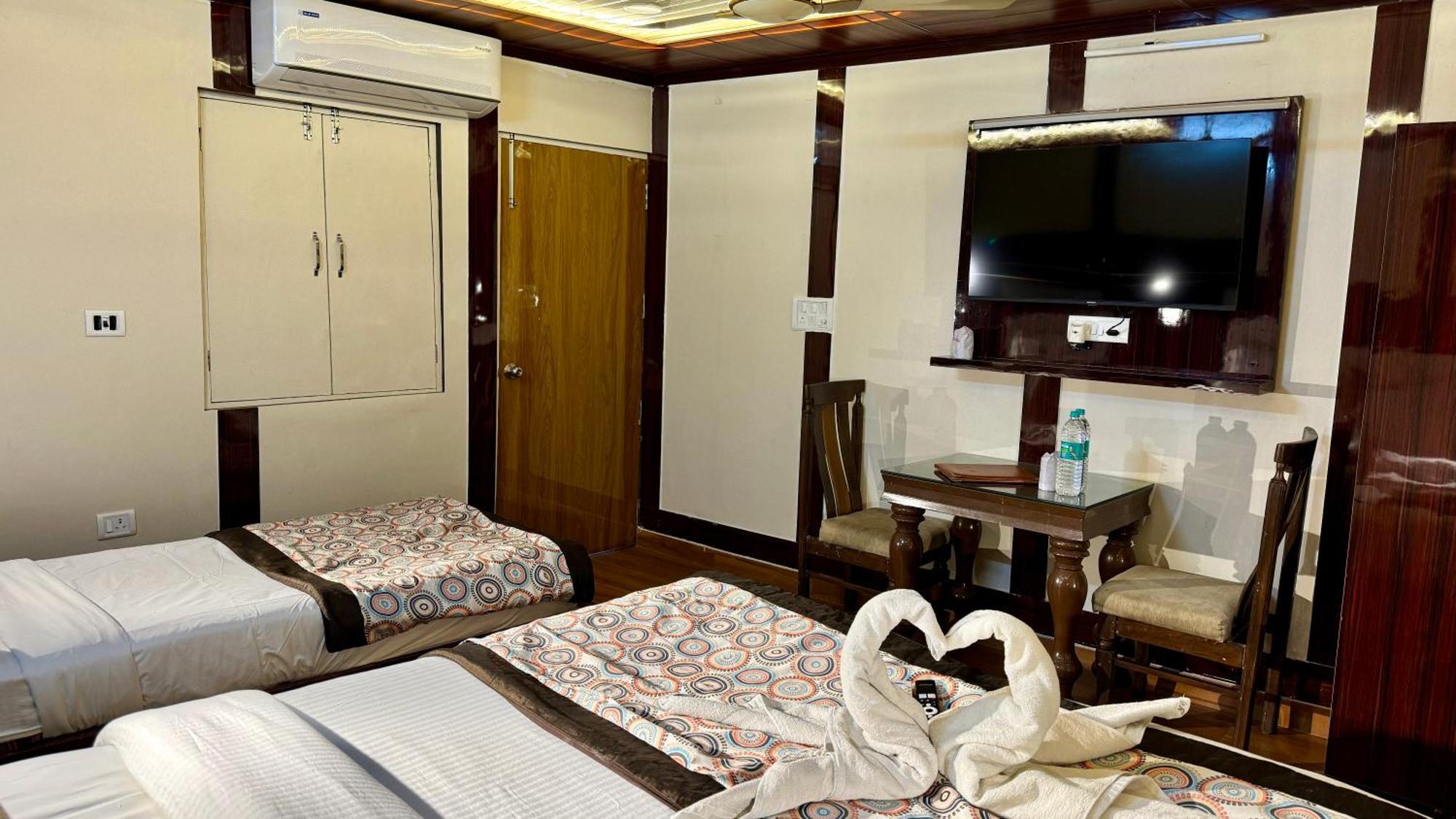 Golden Residency Hotel New Delhi Buitenkant foto