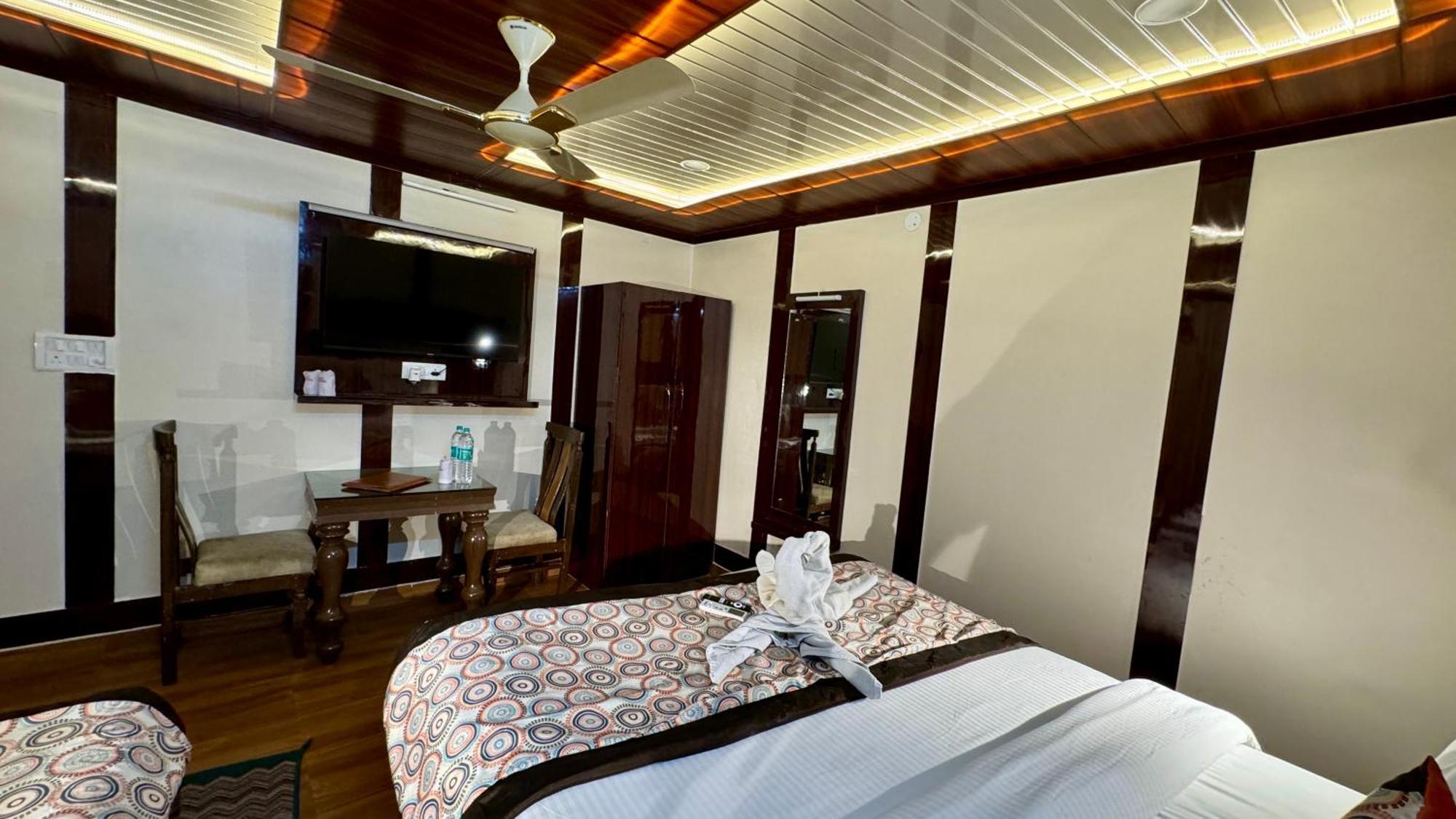 Golden Residency Hotel New Delhi Buitenkant foto