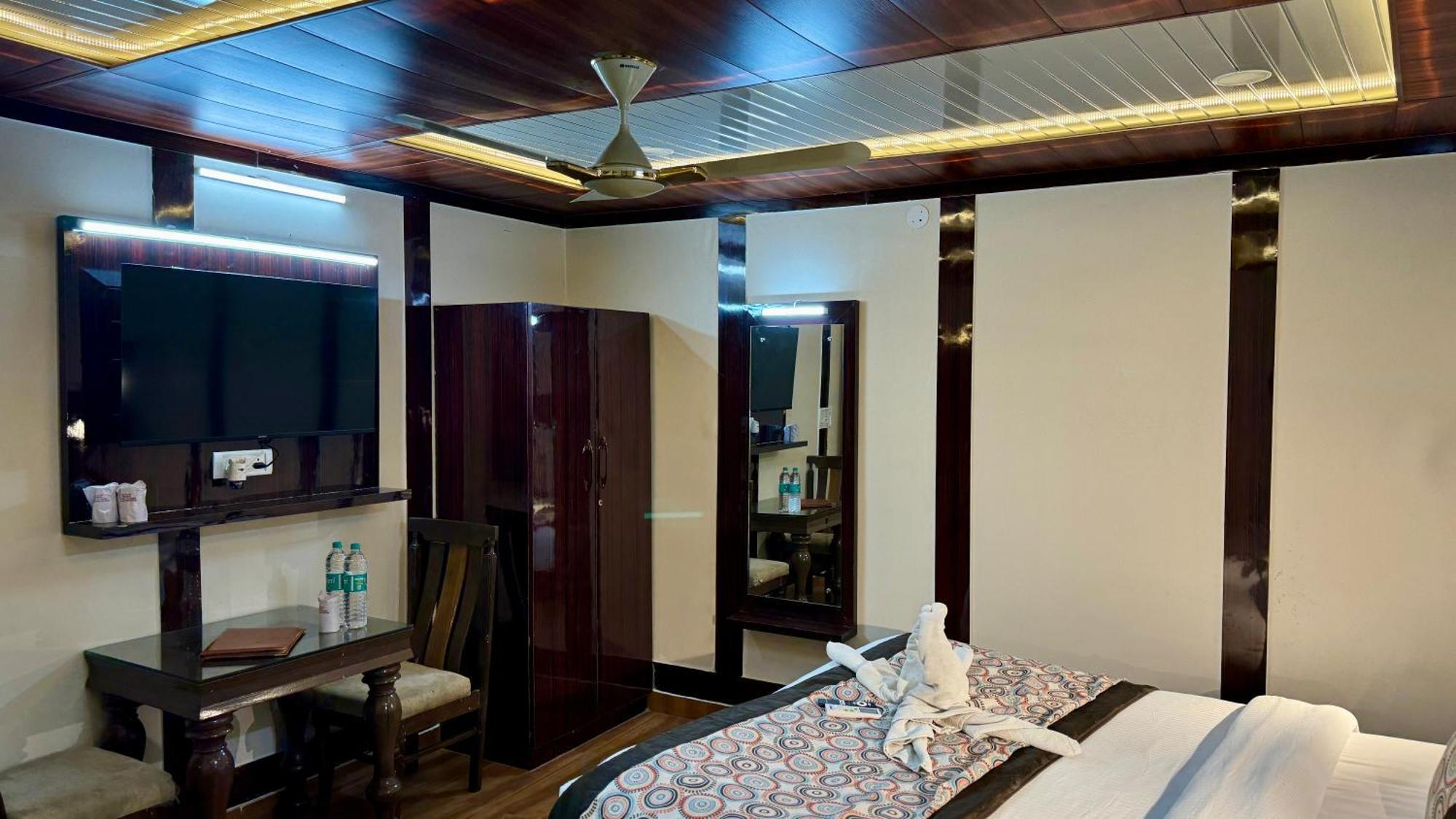 Golden Residency Hotel New Delhi Buitenkant foto