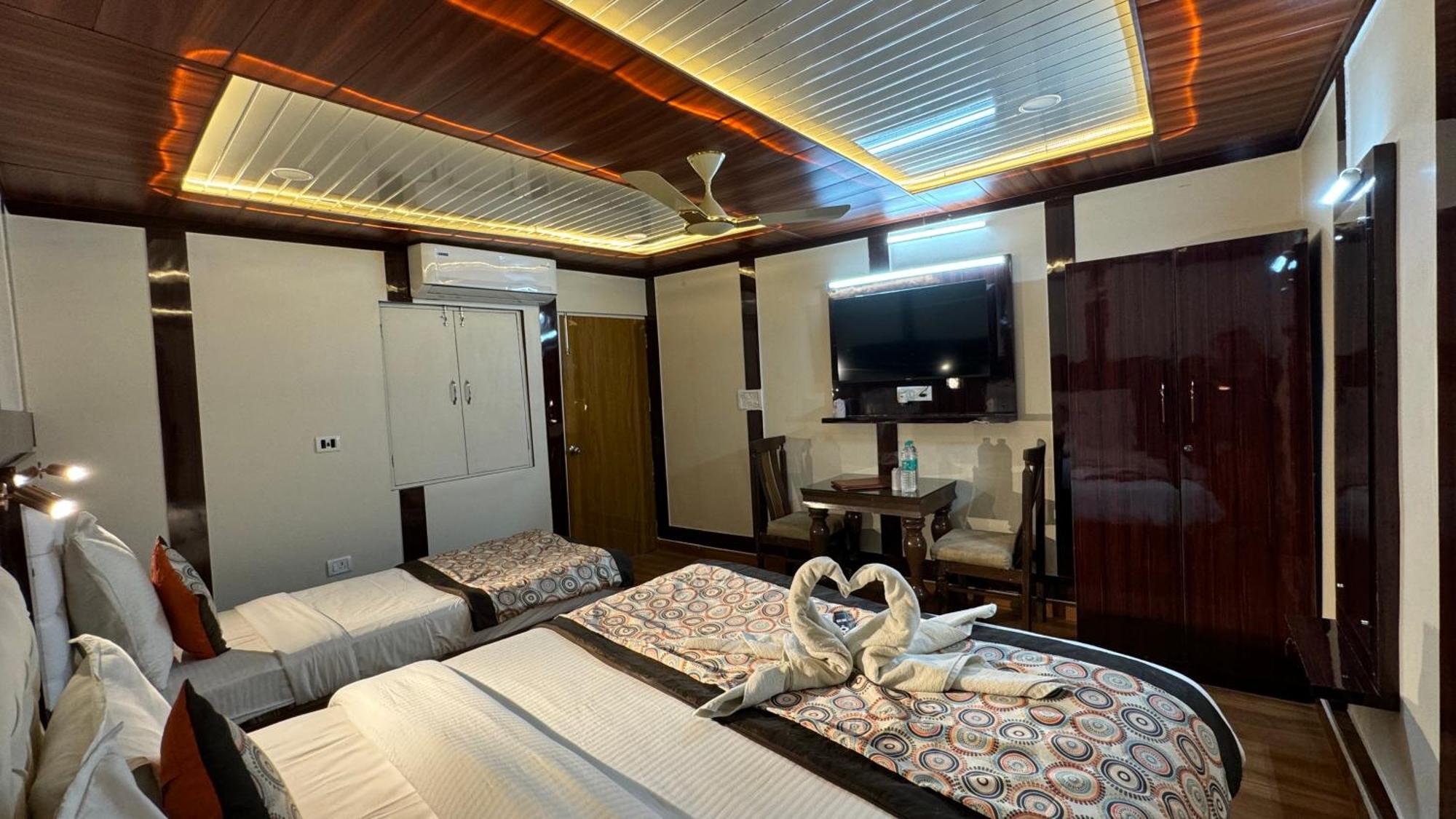 Golden Residency Hotel New Delhi Buitenkant foto