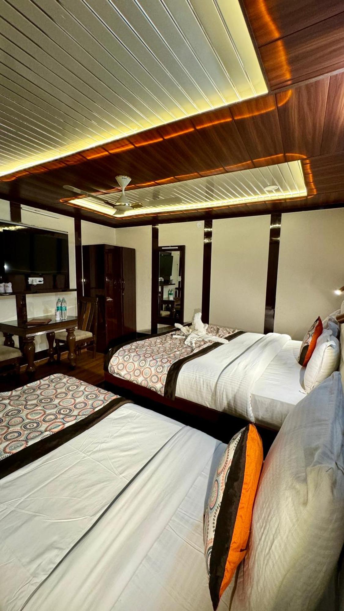 Golden Residency Hotel New Delhi Buitenkant foto
