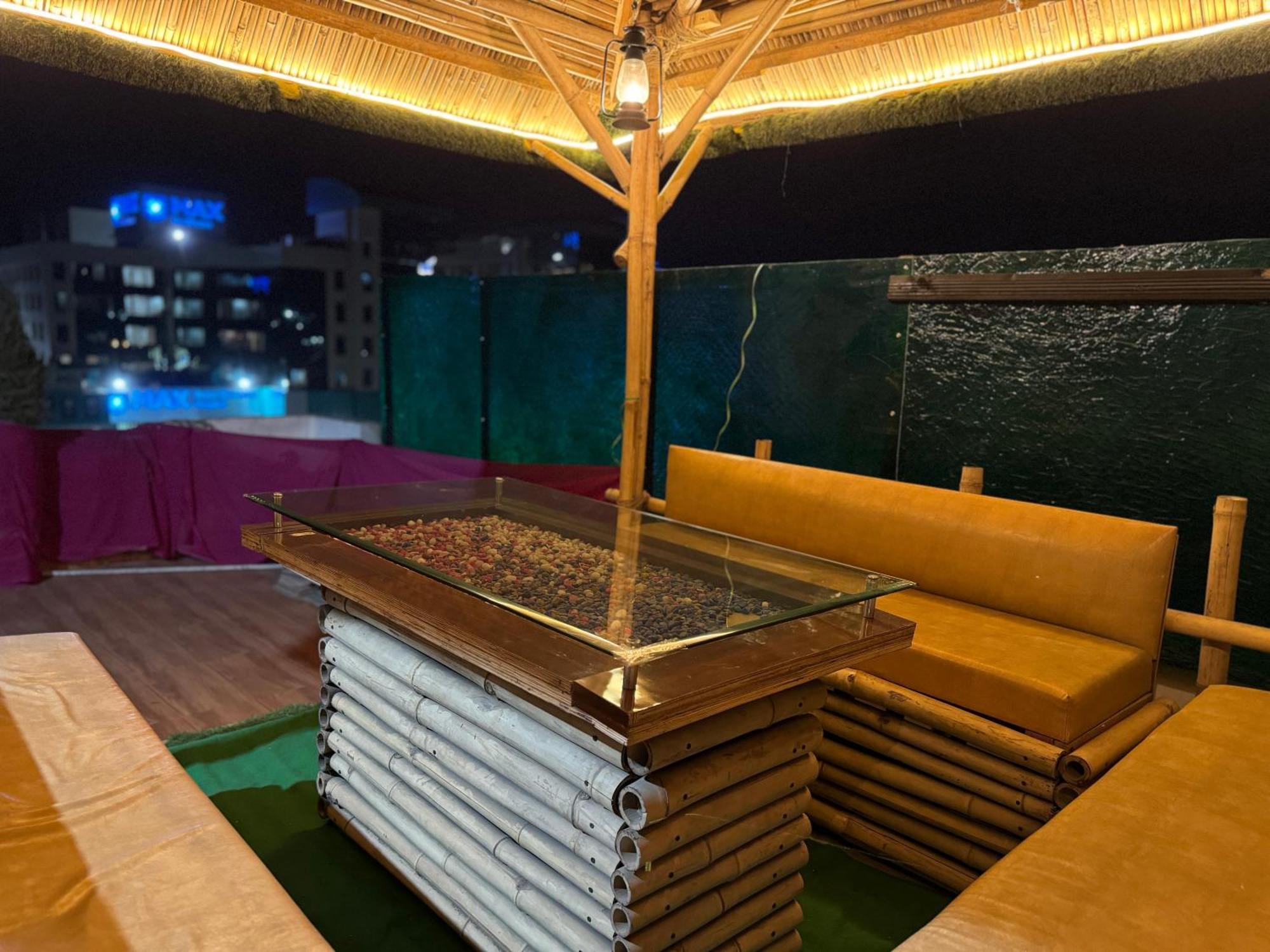 Golden Residency Hotel New Delhi Buitenkant foto